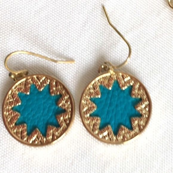 3/$30! Art Deco Blue Sunburst Necklace - Picture 4 of 6